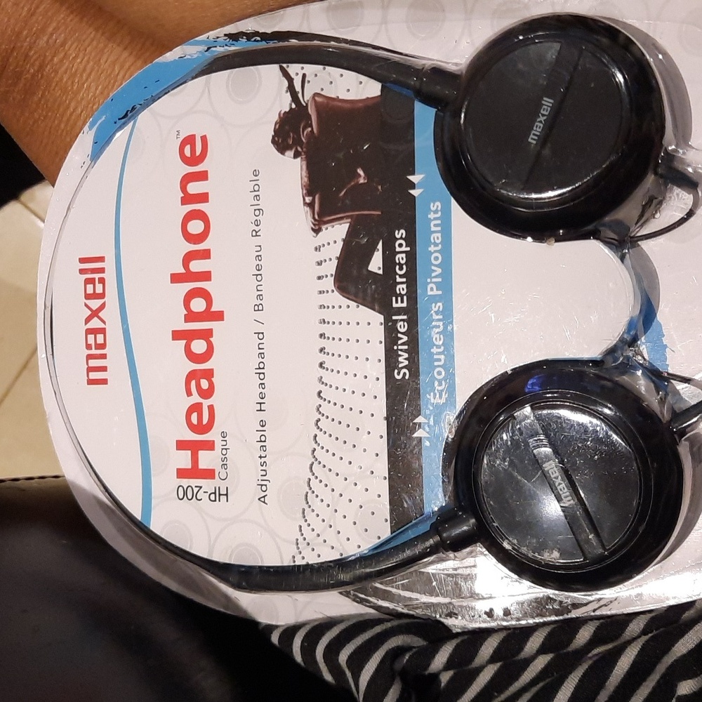 NIP MAXWELL SLIMLINE HEADPHONES SWIVEL EARCAPS